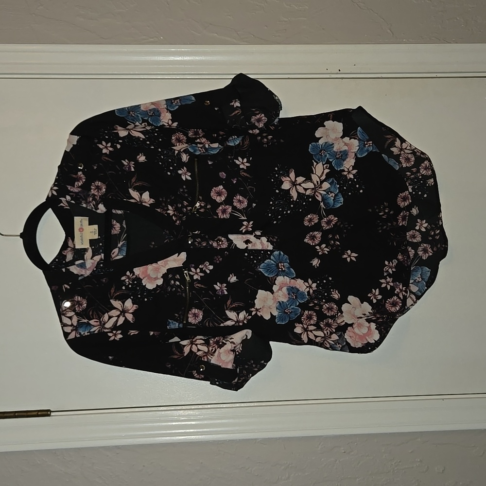 Wishful Park size small floral blouse.